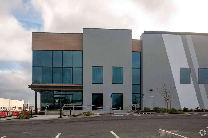 More Photos Of 25810 Clawiter Rd, Hayward Distribution For Lease