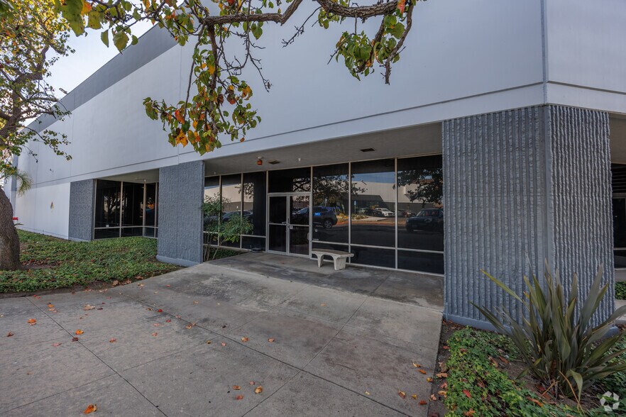 More Photos Of 7077 Consolidated Way, San Diego Warehouse For Lease