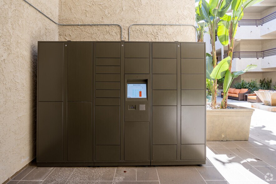 More Photos Of 7230 Franklin Ave, Los Angeles Apartments For Sale