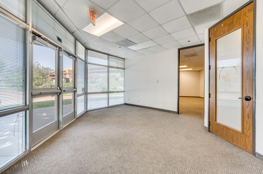 More Photos Of 10105 W Technology Blvd, Dallas Industrial For Sale