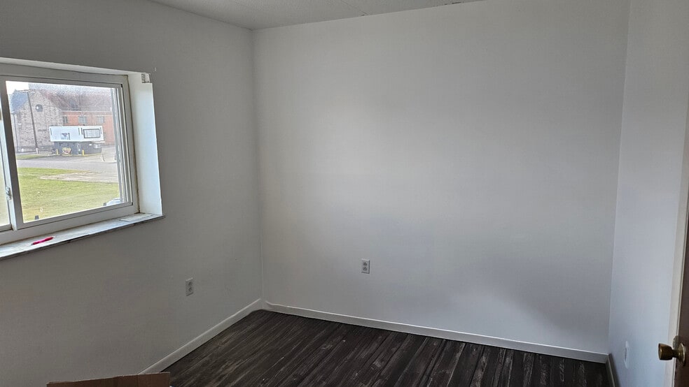 More Photos Of 1216 4th Ave, Huntington Storefront Retail Office For Sale