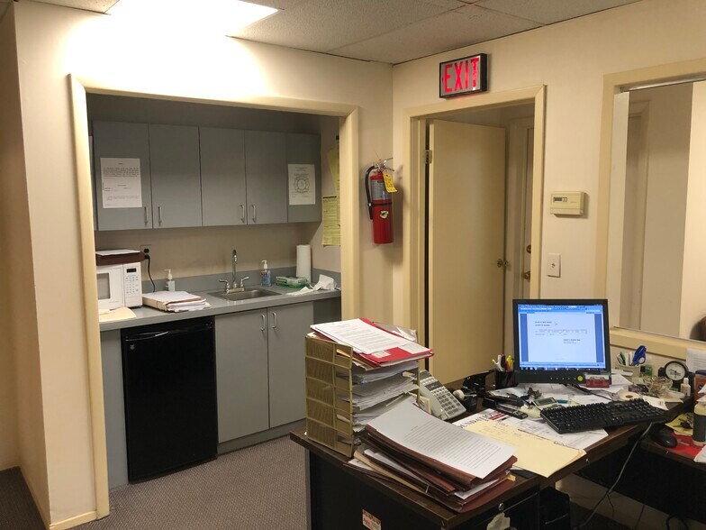 More Photos Of 170 Changebridge Rd, Montville Office For Sale