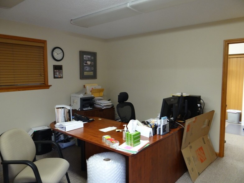 More Photos Of 138 Lawler Rd, Brownsboro Warehouse For Sale