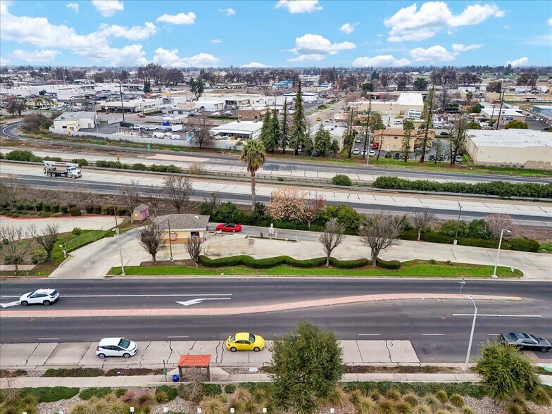 More Photos Of 1720 E Noble Ave, Visalia Fast Food For Sale