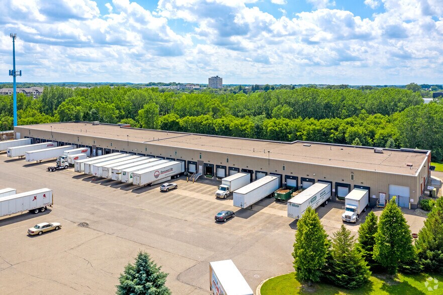 More Photos Of 1010 Aldrin Dr, Eagan Warehouse For Lease