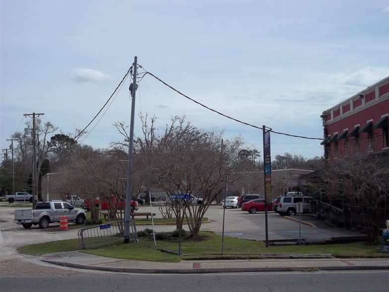 More Photos Of 1808 Front St, Slidell Office For Lease