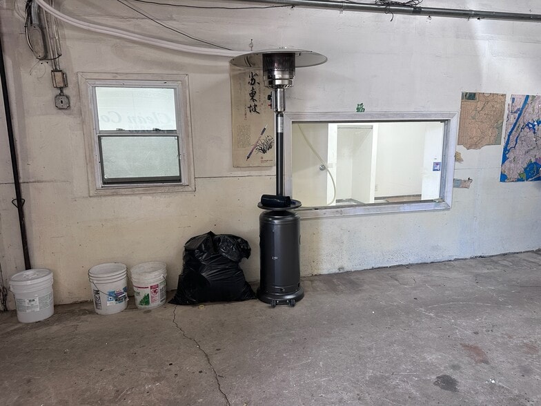More Photos Of 3367-3369 55th St, Woodside Warehouse For Lease
