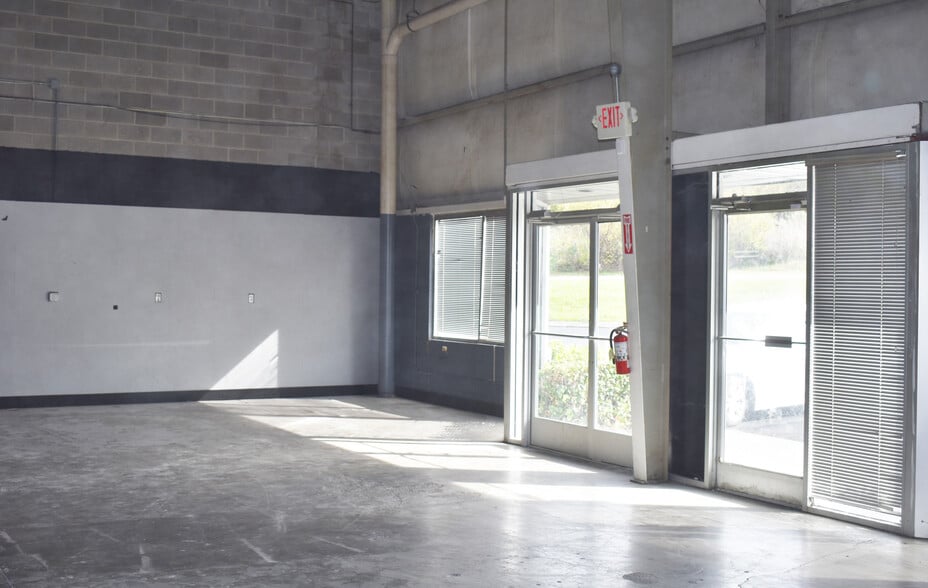 More Photos Of 2601-2623 Cruzen St, Nashville Industrial For Lease