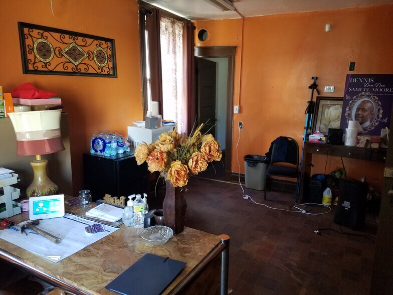 More Photos Of 5760 Bartmer Ave, Saint Louis Specialty For Sale