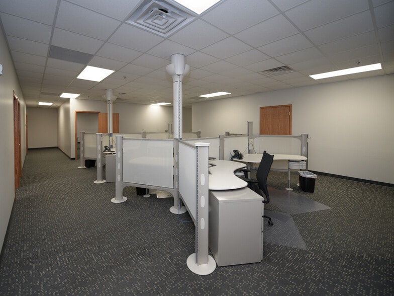 More Photos Of 5005 S 153rd St, Omaha Office For Sale