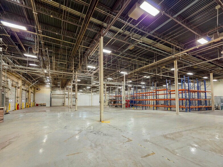 More Photos Of 1015 New York Ave, Toledo Distribution For Sale