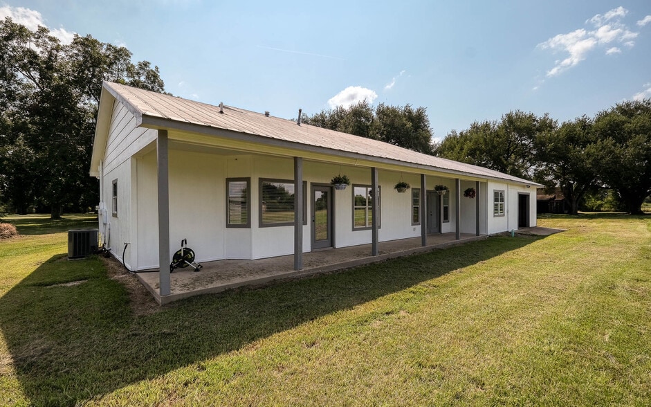 More Photos Of 20515 Kickapoo Rd, Waller Light Distribution For Sale