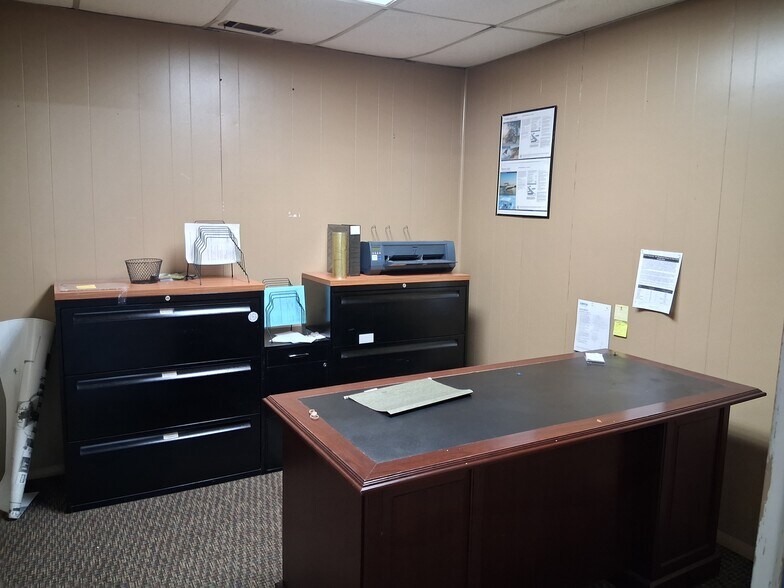 More Photos Of 1117 N Old Route 66, Litchfield General Retail For Sale