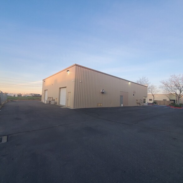 More Photos Of 8573 Morrison Creek Dr, Sacramento Warehouse For Sale
