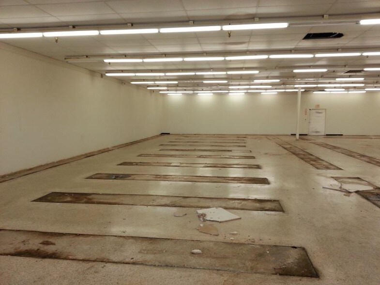 More Photos Of 35400-35412 E Michigan Ave, Wayne Storefront For Lease