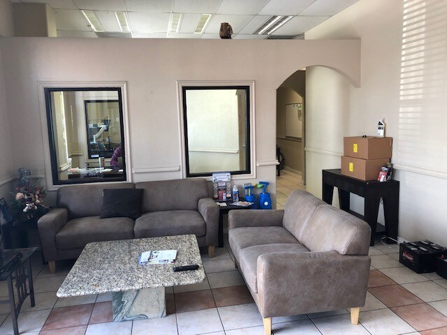 More Photos Of 8939 Long Point Rd, Houston Freestanding For Lease