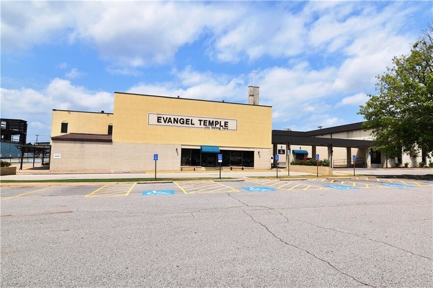 More Photos Of 1110 S 12th St, Fort Smith Religious Facility For Sale