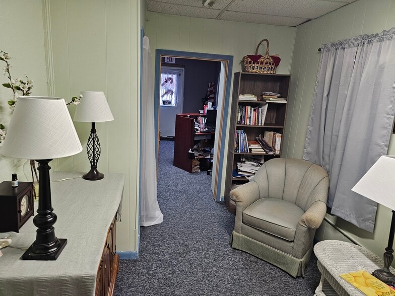 More Photos Of 220 S Ashland St, Cambridge Storefront Retail Office For Sale