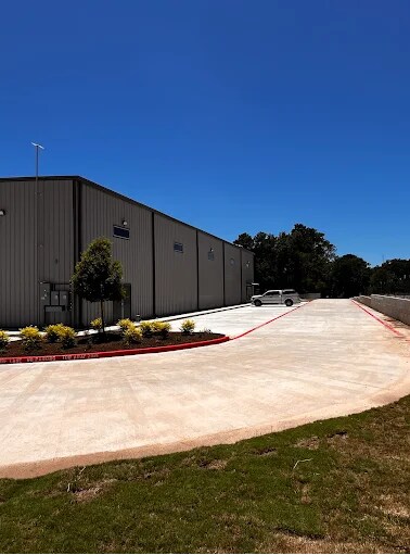 More Photos Of 12110 Old Montgomery Rd, Willis Light Distribution For Lease