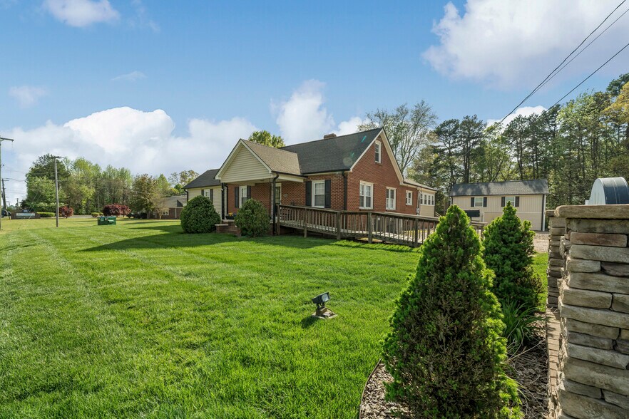More Photos Of 2310 Concord Lake Rd, Kannapolis Office Residential For Lease