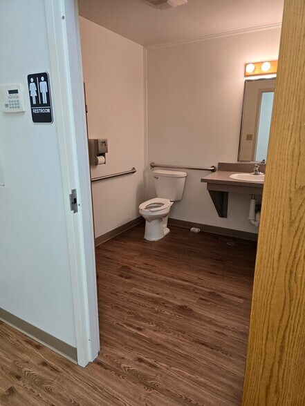 More Photos Of 4100-4130 Wilder Rd, Bay City Storefront For Lease