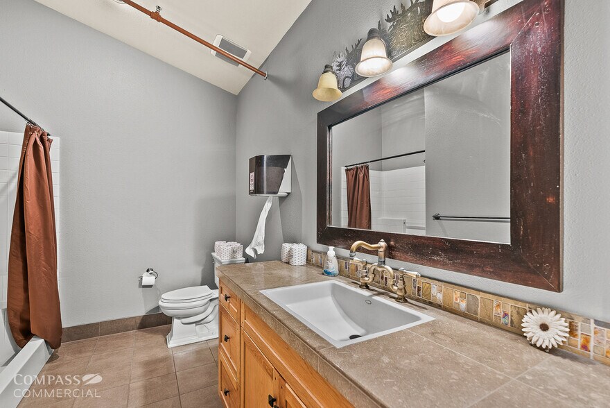 More Photos Of 20680 Carmen Loop, Bend Warehouse For Sale