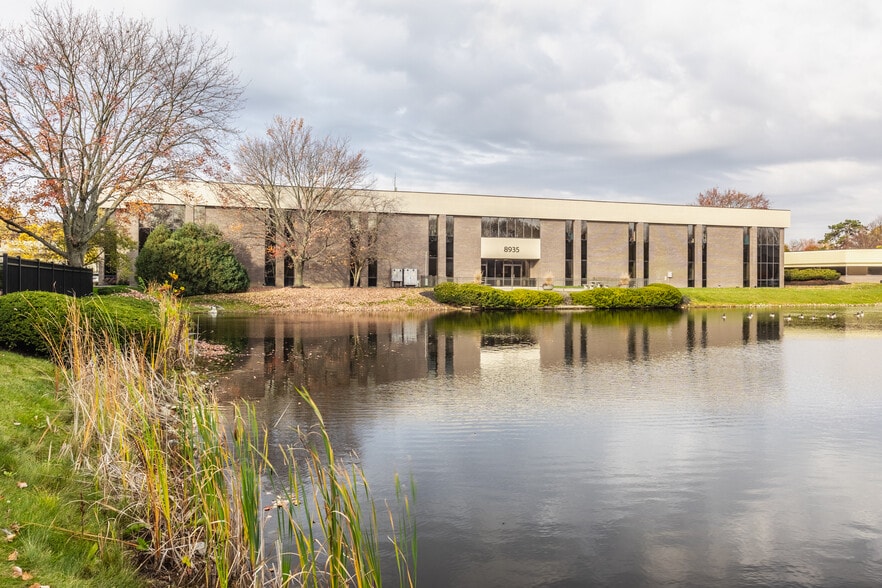 More Photos Of 8935 N Meridian St, Indianapolis Medical For Lease