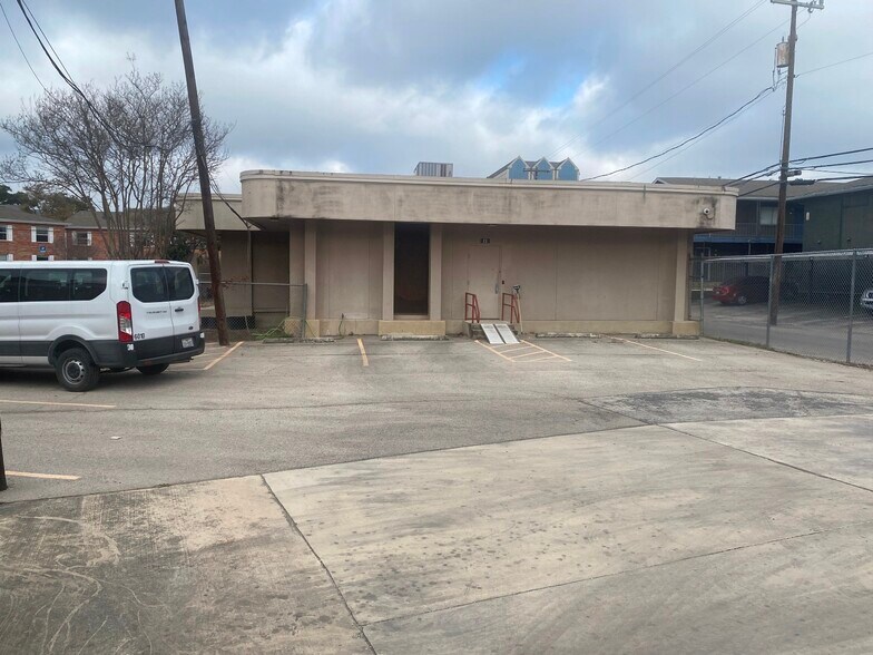 More Photos Of 103 W Rampart Dr, San Antonio Specialty For Sale