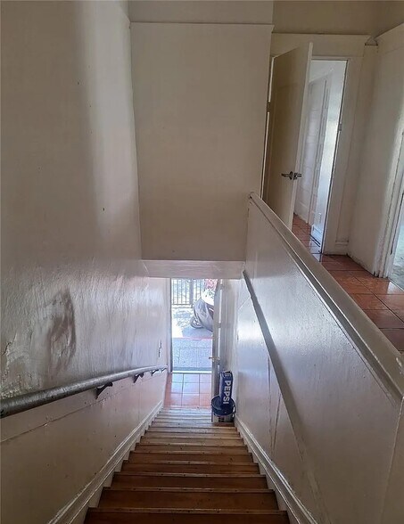More Photos Of 1943 Estrella Ave, Los Angeles Multifamily For Sale