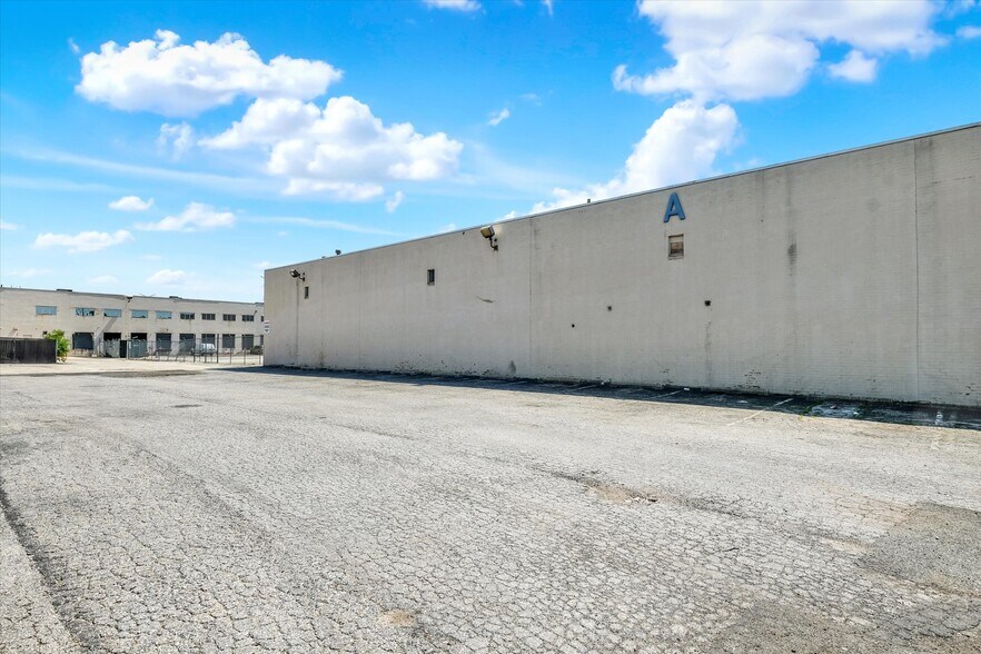 More Photos Of 6900 Lindbergh Blvd, Philadelphia Distribution For Lease