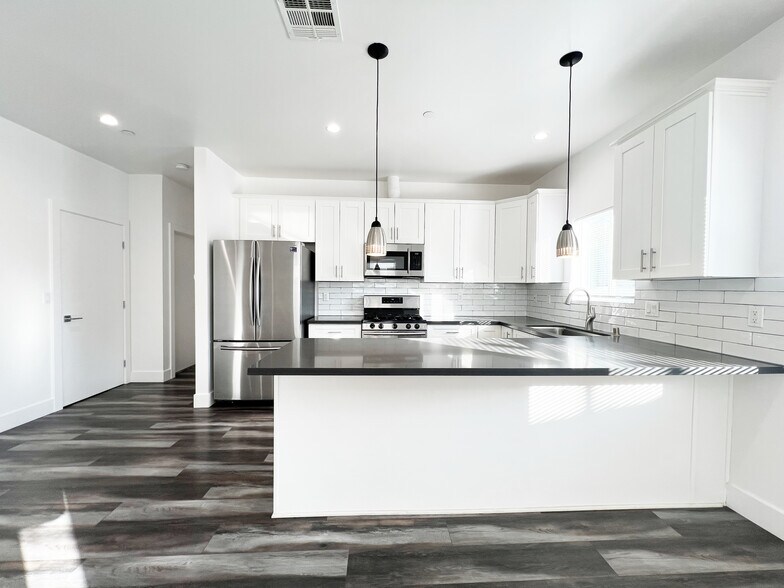 More Photos Of 6732 Irvine Ave, North Hollywood Apartments For Sale