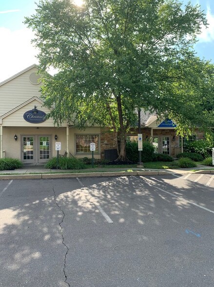 More Photos Of 385 Oxford Valley Rd, Yardley Freestanding For Lease