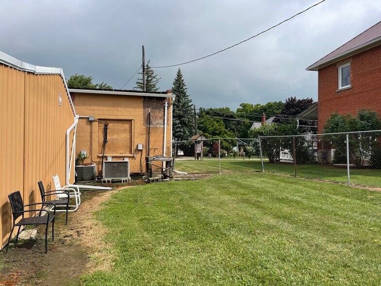 More Photos Of 4397 Main St, Brown City Bar For Sale