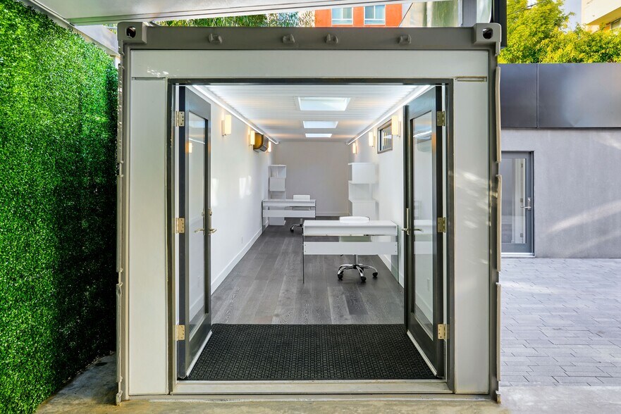 More Photos Of 7065 Lexington Ave, West Hollywood Loft Creative Space For Sale