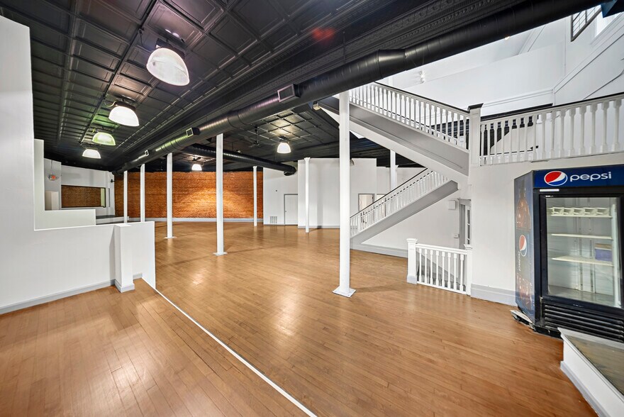 More Photos Of 2055 Gratiot Ave, Detroit Storefront Retail Office For Lease