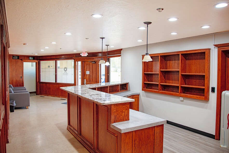 More Photos Of 307 S 7th St, Chickasha Office For Sale