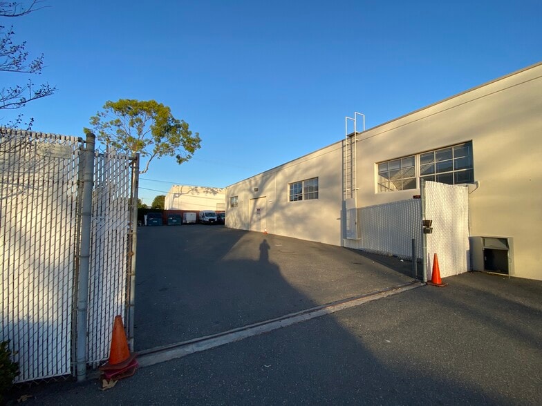 More Photos Of 1821 McGaw Ave, Irvine Flex For Lease