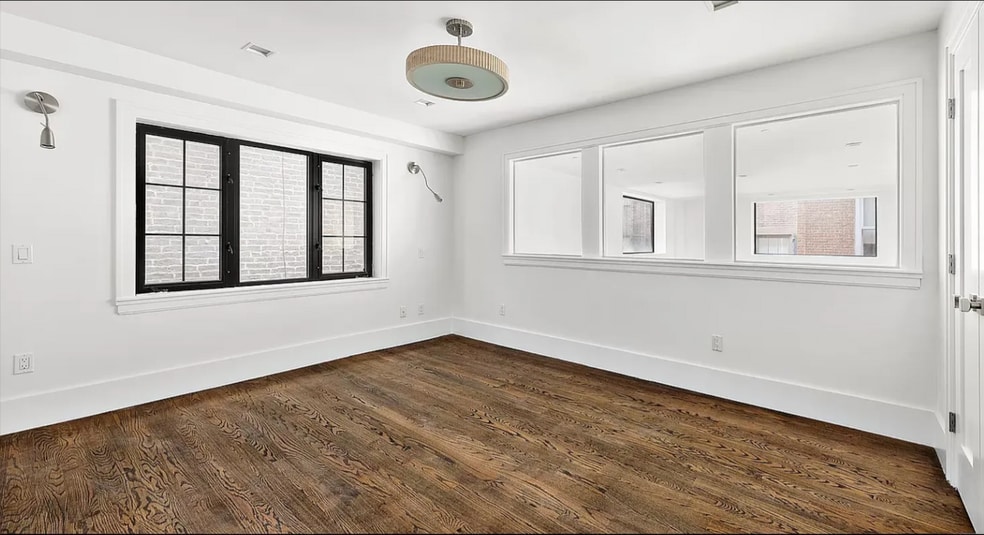 More Photos Of 74 Franklin St, New York Apartments For Sale