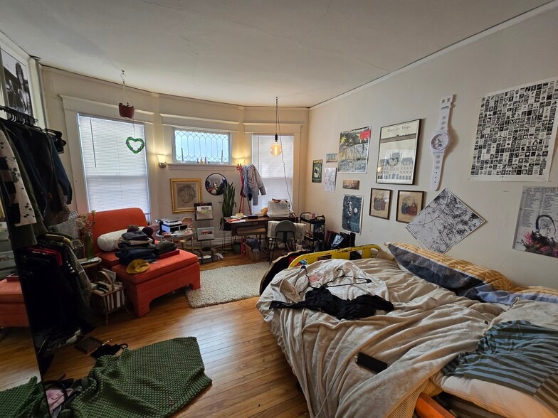 More Photos Of 2205 Pleasant Ave S, Minneapolis Apartments For Sale