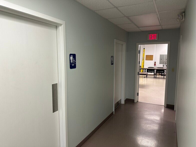 More Photos Of 12272 Intraplex Pky, Gulfport Office For Sale