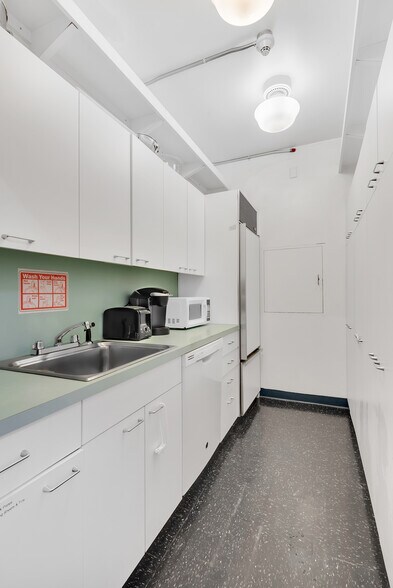 More Photos Of 106 E 86th St, New York Schools For Lease