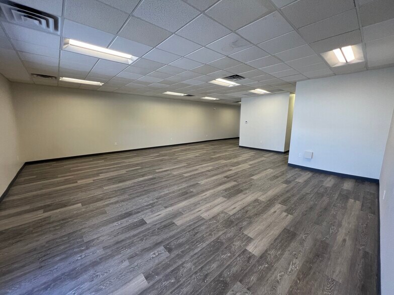 More Photos Of 537-553 Eastern Blvd, Montgomery Unknown For Lease