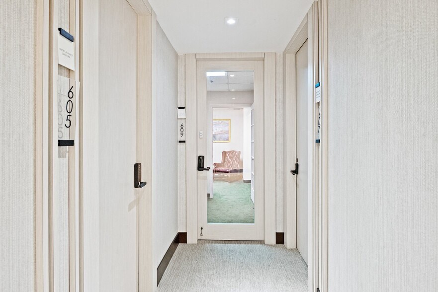 More Photos Of 1110 Brickell Ave, Miami Office For Lease