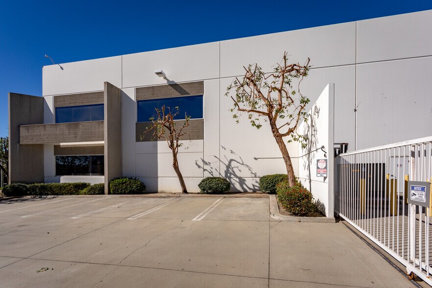 More Photos Of 10730 Bell Ct, Rancho Cucamonga Warehouse For Lease