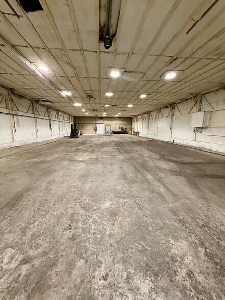 More Photos Of 845 E Jackson St, Belvidere Warehouse For Lease