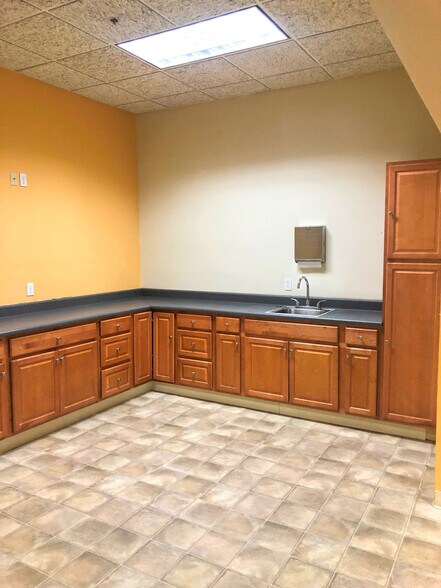 More Photos Of 433 E Canon Perdido St, Santa Barbara Office For Lease