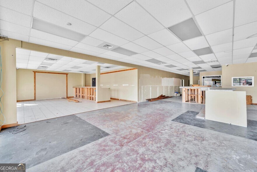 More Photos Of 905 Hillcrest Pky, Dublin Storefront For Sale