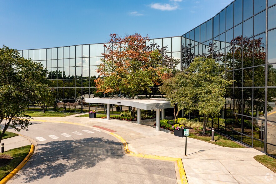 More Photos Of 2333 Waukegan Rd, Bannockburn Unknown For Lease