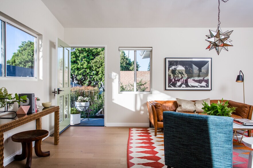 More Photos Of 705 6th Ave, Venice Apartments For Sale