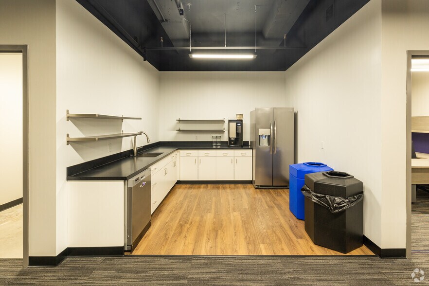 More Photos Of 200 N Saint Clair St, Toledo Office Residential For Lease